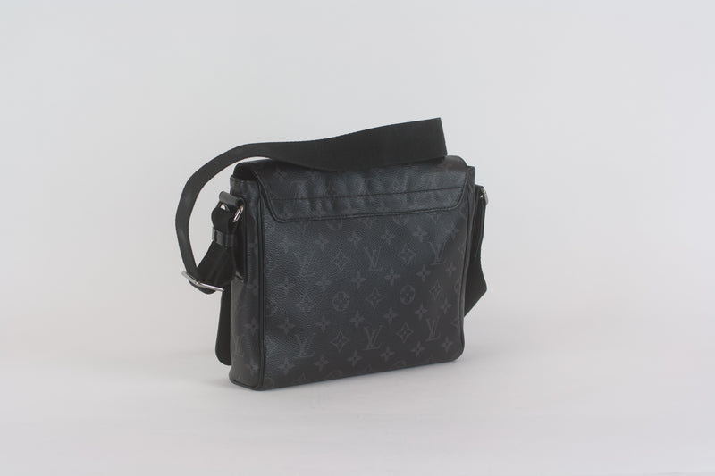Louis Vuitton District PM Messenger Bag Monogram - Black/Graphite - Pre-Owned